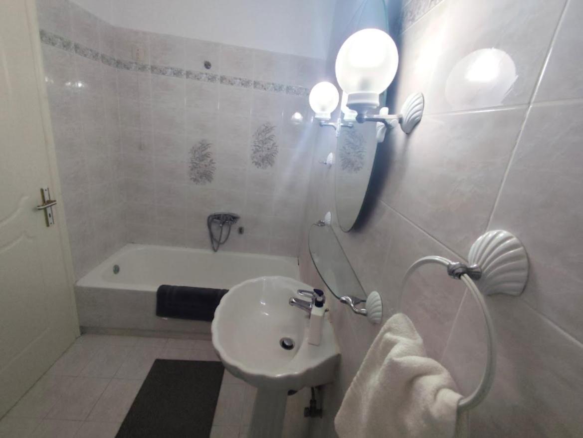 Mando Patrasso - Classical Apartment In The Center Of Patras With Free Parking Exterior photo