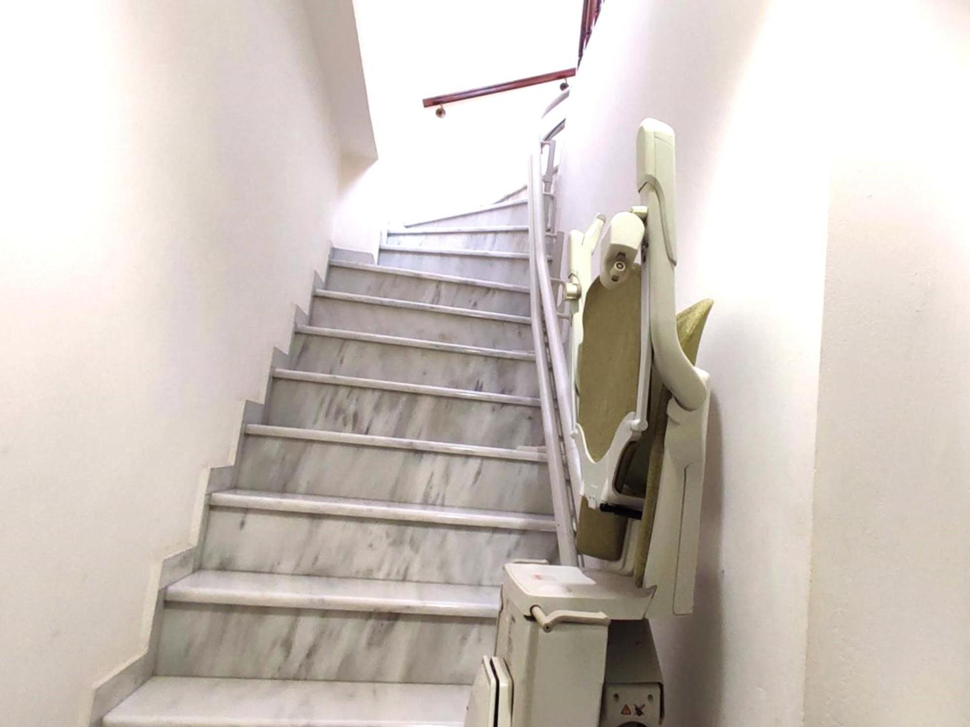 Mando Patrasso - Classical Apartment In The Center Of Patras With Free Parking Exterior photo