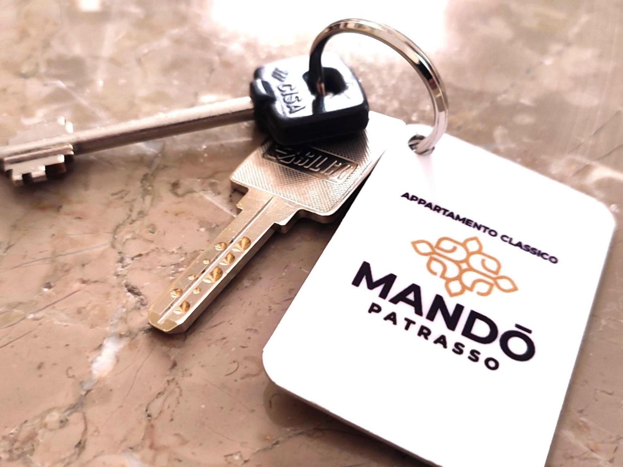 Mando Patrasso - Classical Apartment In The Center Of Patras With Free Parking Exterior photo